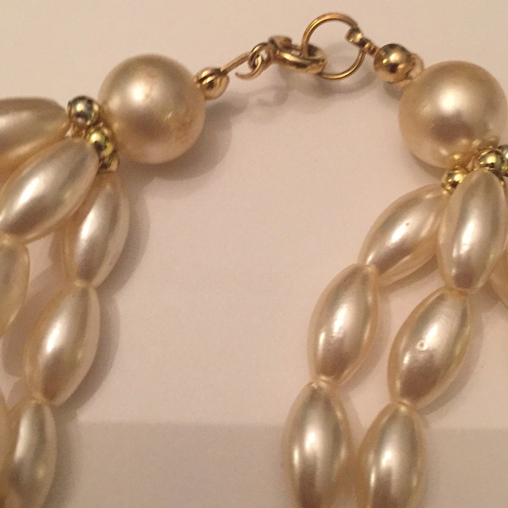Vintage Costume “Pearl” Necklace - Picture 3 of 5